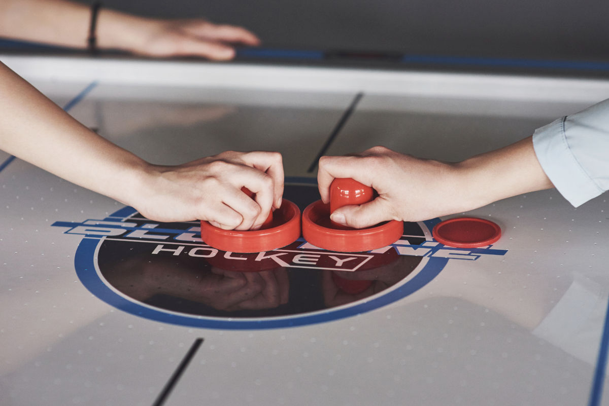 Air Hockey: Zábava, ktorá vás vtiahne do víru rýchlosti a súťaženia!
