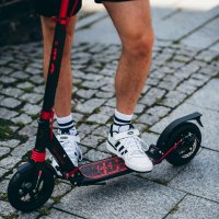 Skladacia kolobežka NILS Extreme HM209T čierno-červená