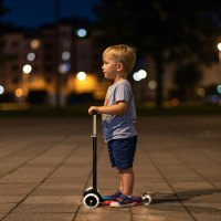 Detská trojkolesová kolobežka NILS Fun HLB1310 s LED čierna