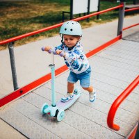 Detská trojkolesová kolobežka NILS Fun HLB1310 s LED fialová